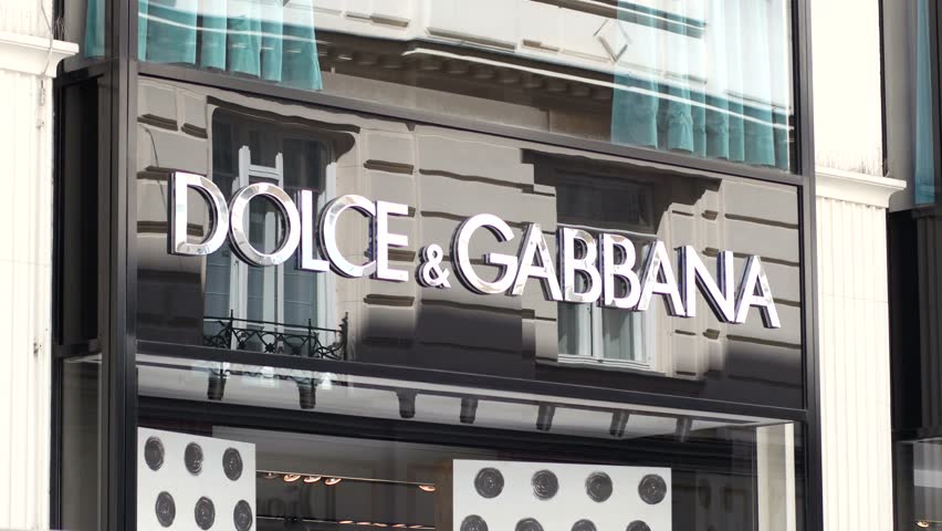 دولتشي أند جابانا Dolce & Gabbana ... جات تكحلها عمتها!